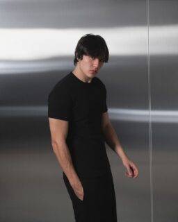 Sharp fit. Soft feel. Zero noise.
1979 Tee with our Terry Pant.