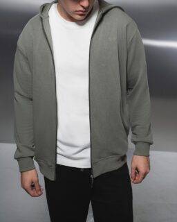 A perfect match: our kaki hoodie paired with the timeless off-white tee.