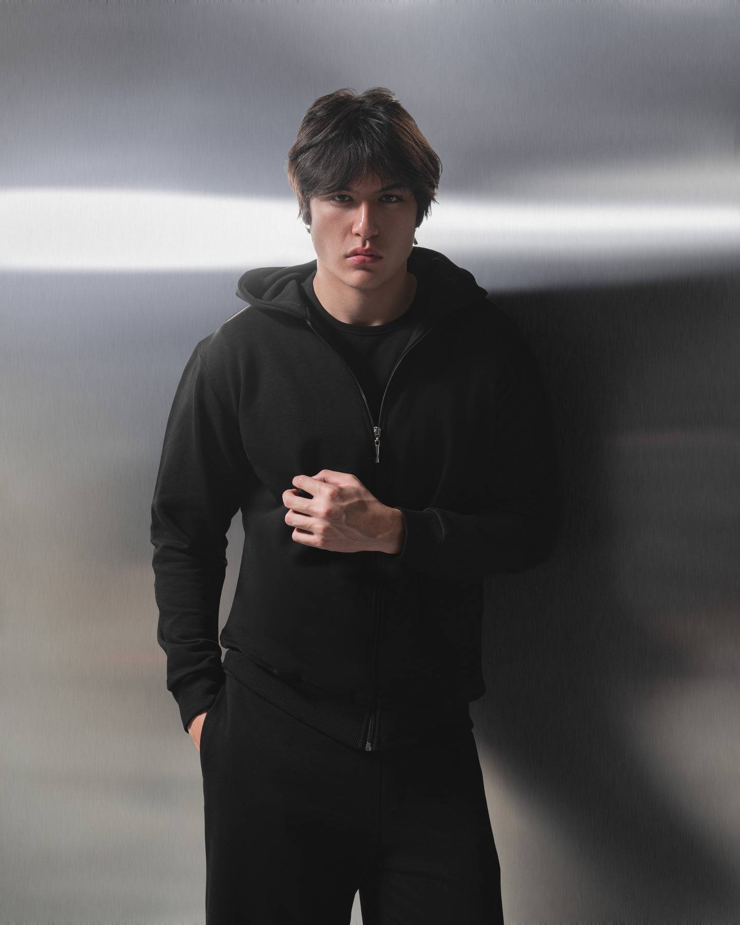 Black. Curated. Basic.
Hoodie & sweatpants, done right.