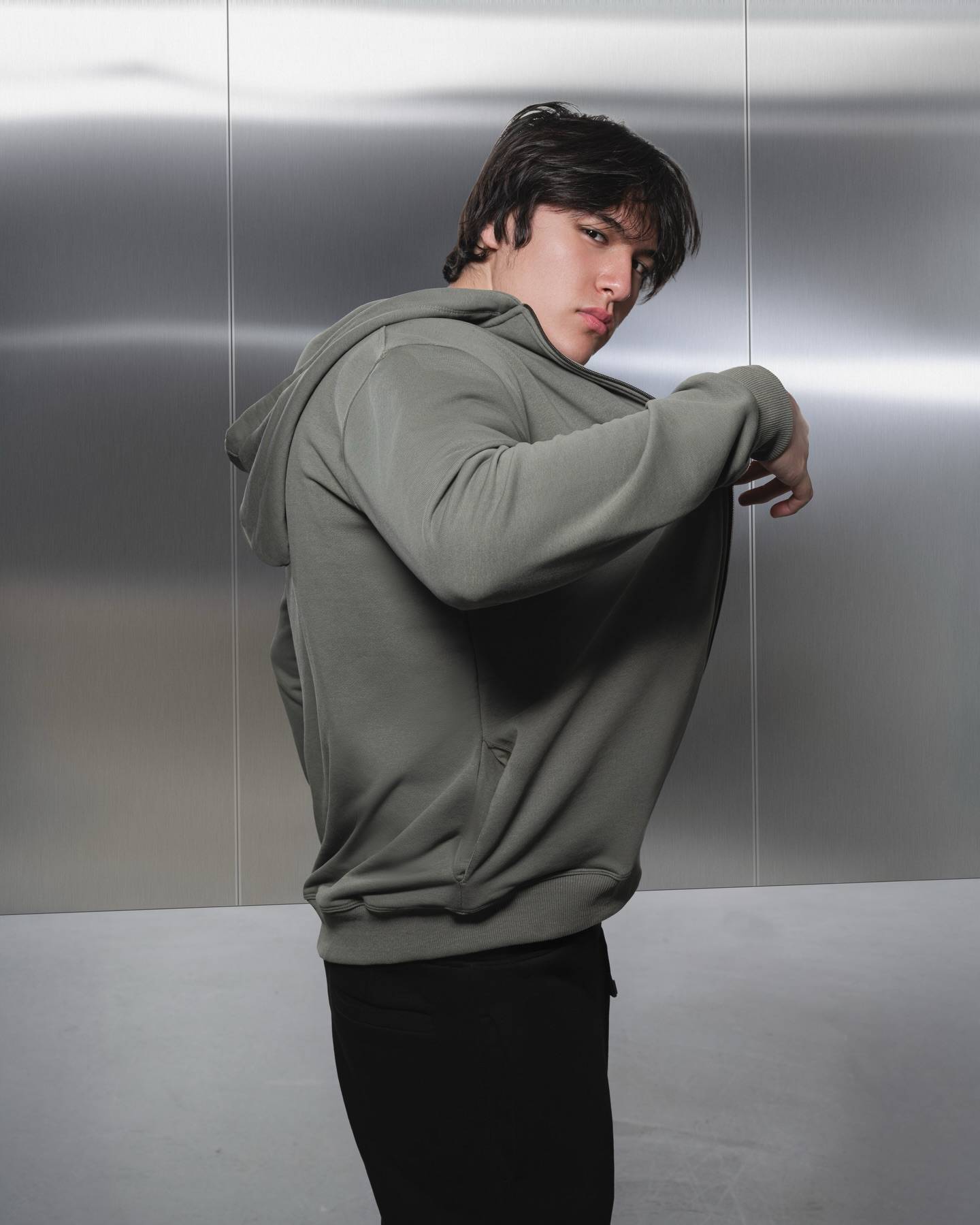 They just need to be worn.
Our Curated Basics collection is built on one belief:
quality speaks louder than hype.🖤