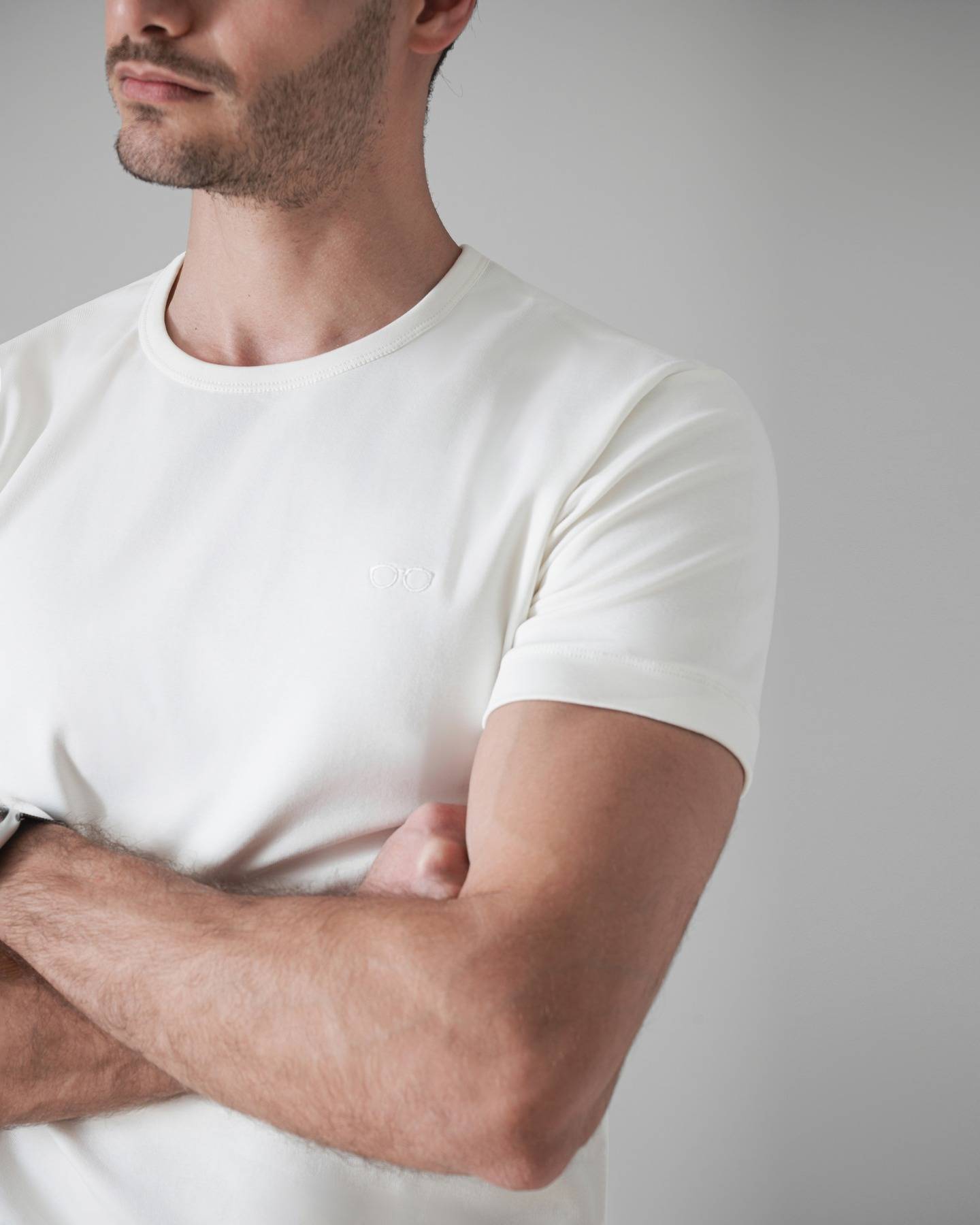 Designed for a sleek fit, our 1979 Tee is crafted from a luxurious blend of cotton, modal, and elastane, ensuring exceptional softness and all-day comfort.