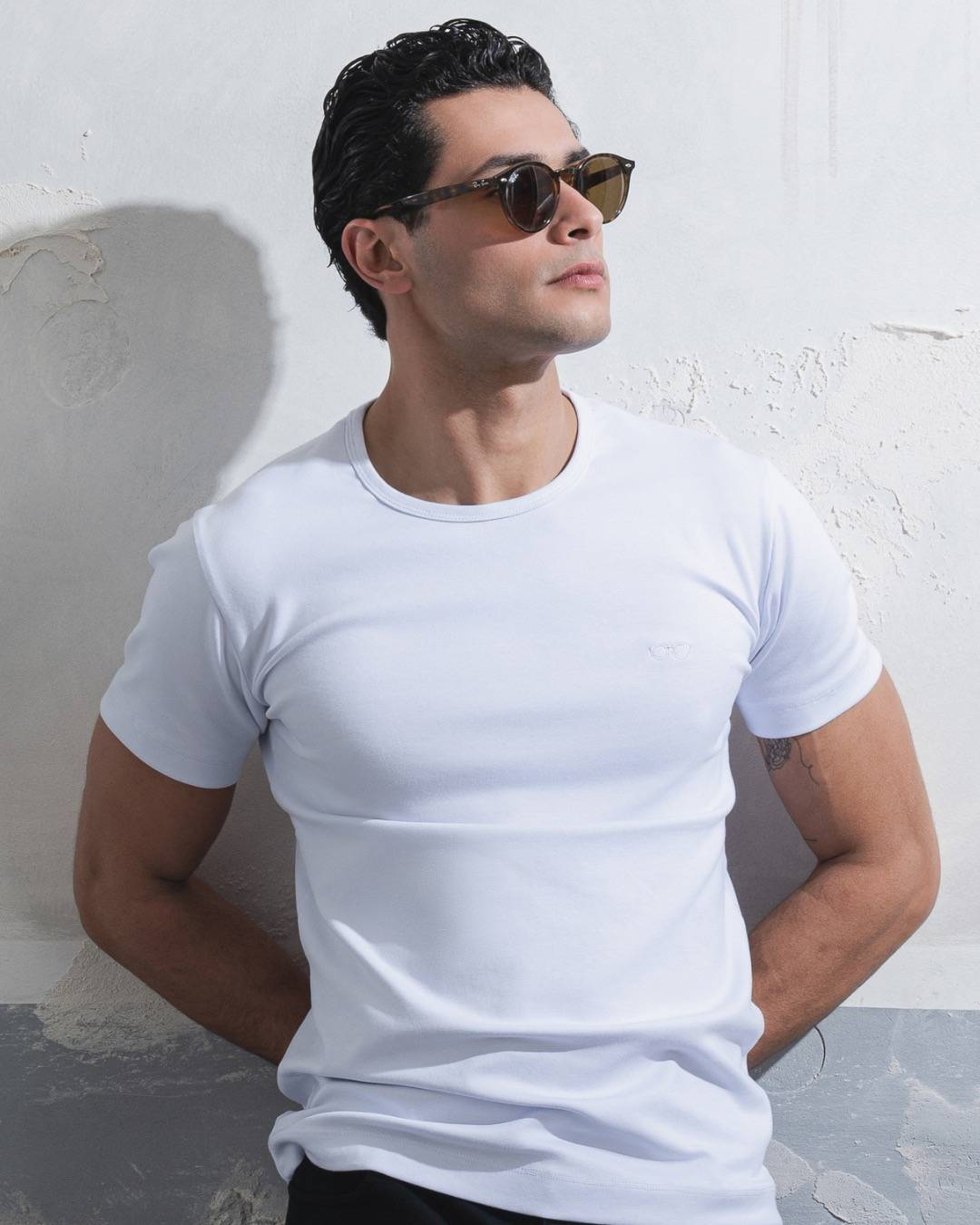 The 1979 Tee. Now in white.

Cotton. Modal. Elastane. A fit that works whether you keep it tailored or size up for something easier.

Available now on our website, open DM, or WhatsApp 76 86 34 01.