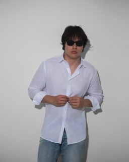Perfect for a night out in Beirut: our linen shirt and your favorite sunglassesthe only accessories you need to elevate your summer style. 🕶️
Designed and made in Lebanon.